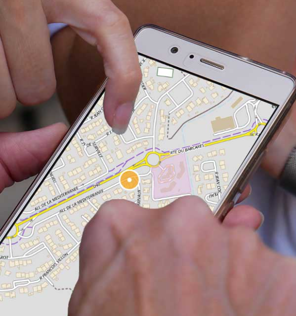 carte sur un smartphone pour localiser une entreprise